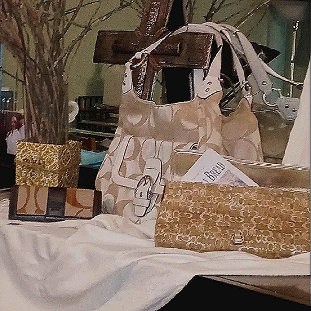 Coach purses 2nd hand and in great condition. I buy them, refurbish them.